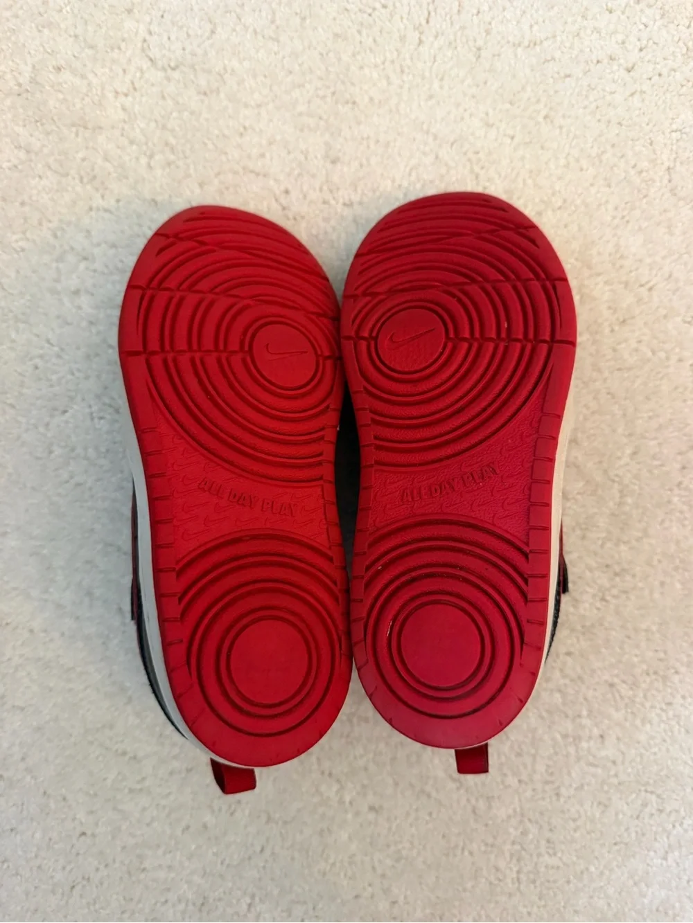 Nike Kids Black and Red Low-Top Sneakers